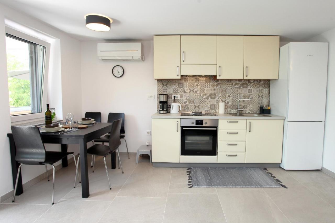 Modern Apartment Parenzana Izma Порторож Екстериор снимка